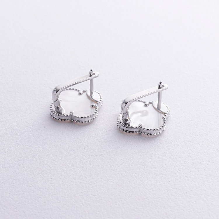 Серьги "Клевер" в белом золоте (перламутр) с08829 от ювелирного магазина Оникс - 3