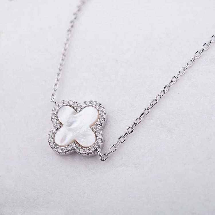 Срібний браслет "Конюшина" з перламутром 14945 від ювелірного магазину Онікс