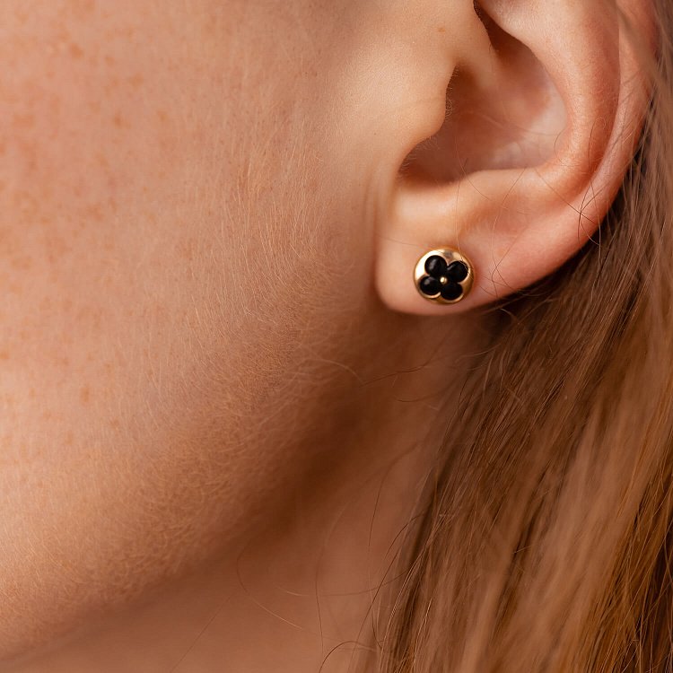 Асиметричні золоті сережки - пусети "Конюшина" (емаль) 311383100 від ювелірного магазину Онікс - 5