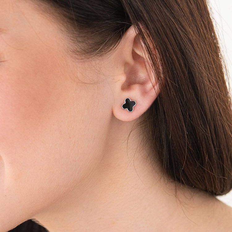 Срібні сережки - пусети "Конюшина" (чорна емаль) 123049 від ювелірного магазину Онікс - 6