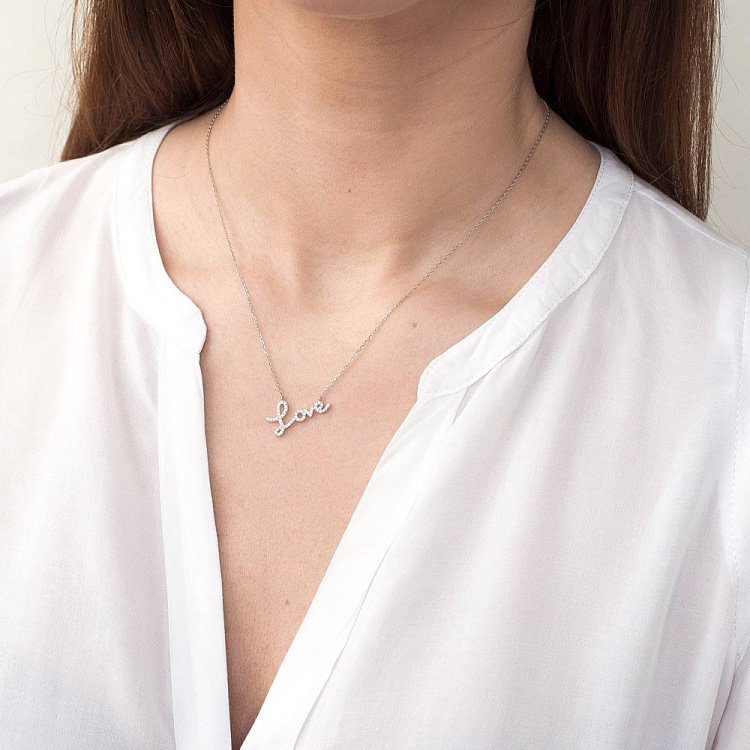 Срібне кольє "Love" з фіанітами 18626 від ювелірного магазину Онікс