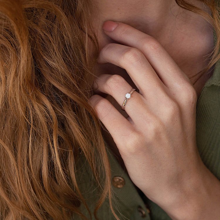 Помолвочное золотое кольцо с бриллиантом кб0406 от ювелирного магазина Оникс - 1