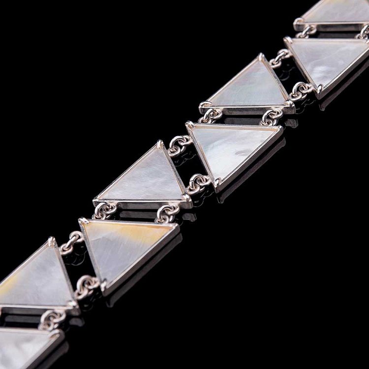 Срібний браслет з перламутровими трикутниками 140428 від ювелірного магазину Онікс - 1