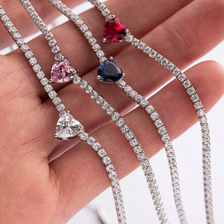 Срібне кольє - чокер "Сердечко" з фіанітами 181258 від ювелірного магазину Онікс - 1