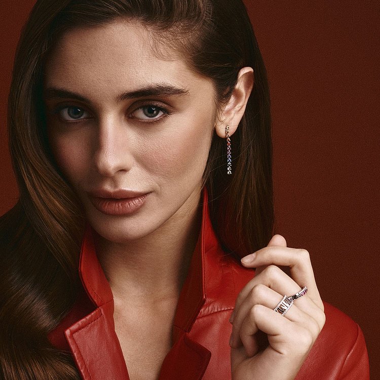 Золотое кольцо с разноцветными сапфирами и бриллиантами кб0479nl от ювелирного магазина Оникс - 1