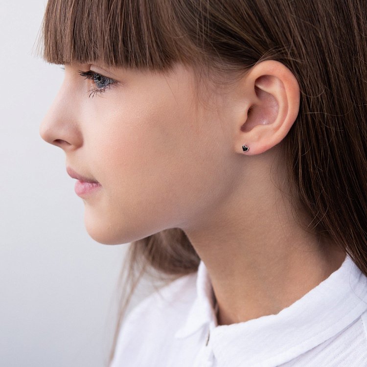 Серебряные серьги - пусеты "Love" с эмалью 123137 от ювелирного магазина Оникс - 4