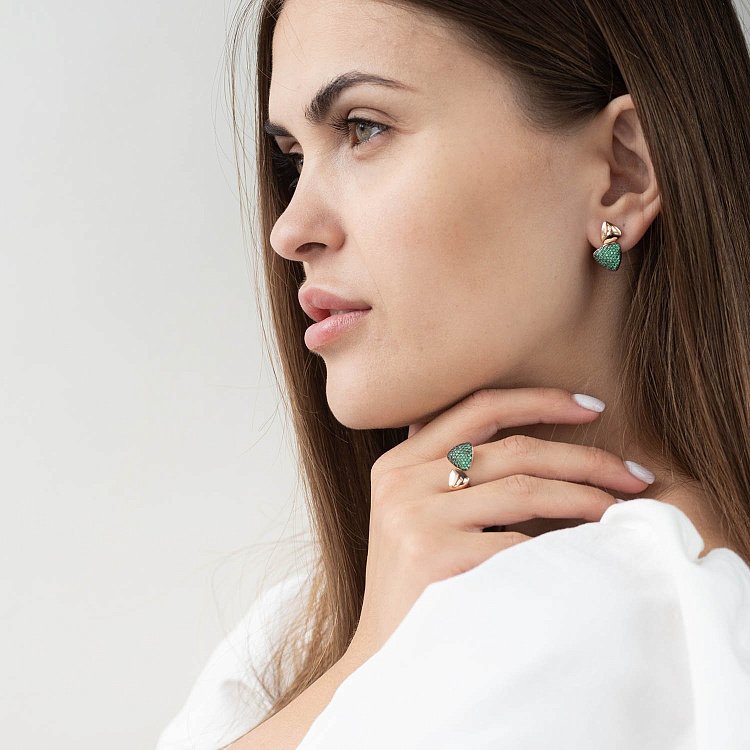 Золотое кольцо (зеленые фианиты) к05394 - 1 Золотое кольцо (зеленые фианиты) к05394 от ювелирного магазина Оникс - 1