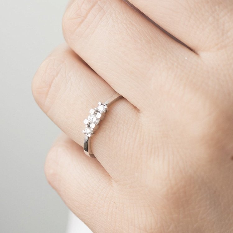 Золота каблучка з діамантами JR99148 від ювелірного магазину Онікс - 6