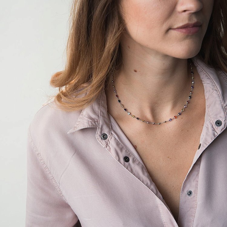 Срібне кольє з кольоровими фіанітами 18572 від ювелірного магазину Онікс