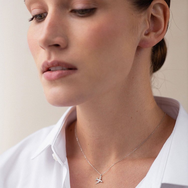 Колье "Самолетик" в белом золоте кол01609 от ювелирного магазина Оникс - 2