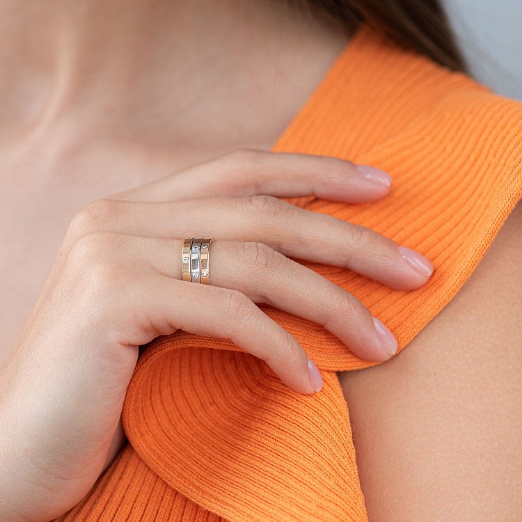 Тройное женское кольцо из белого, красного и желтого золота с фианитами к02205 - 1 Тройное женское кольцо из белого, красного и желтого золота с фианитами к02205 от ювелирного магазина Оникс - 1