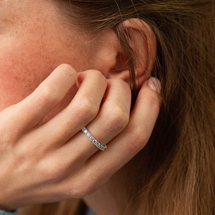 Кольцо "Paris" с дорожкой камней в белом золоте к07202 от ювелирного магазина Оникс - 7