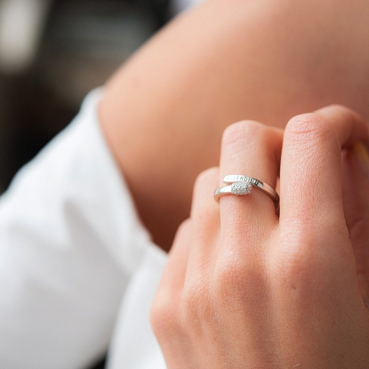 Срібна каблучка "Сірник" (фіаніти) 112594 від ювелірного магазину Онікс - 2