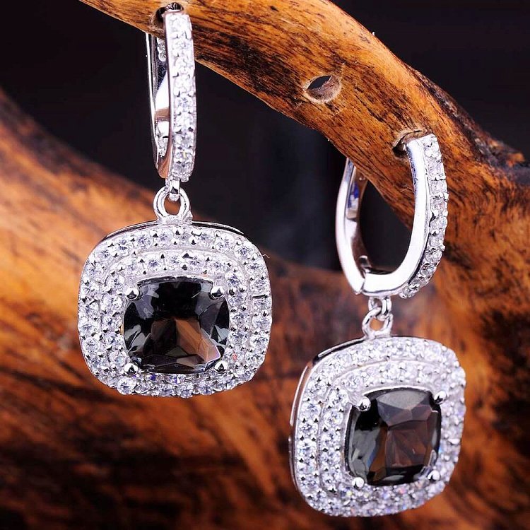 Срібні сережки (фіаніт, синтетична шпінель) с020 від ювелірного магазину Онікс - 4