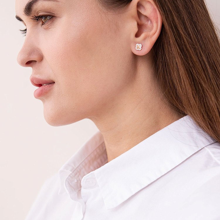 Золотые серьги-пусеты "Клевер" (фианит) с06070 от ювелирного магазина Оникс - 1