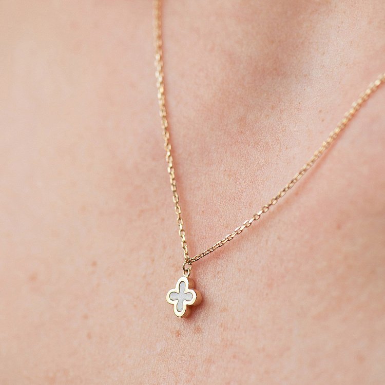 Золотое колье "Клевер" с перламутром кол02468 от ювелирного магазина Оникс - 3