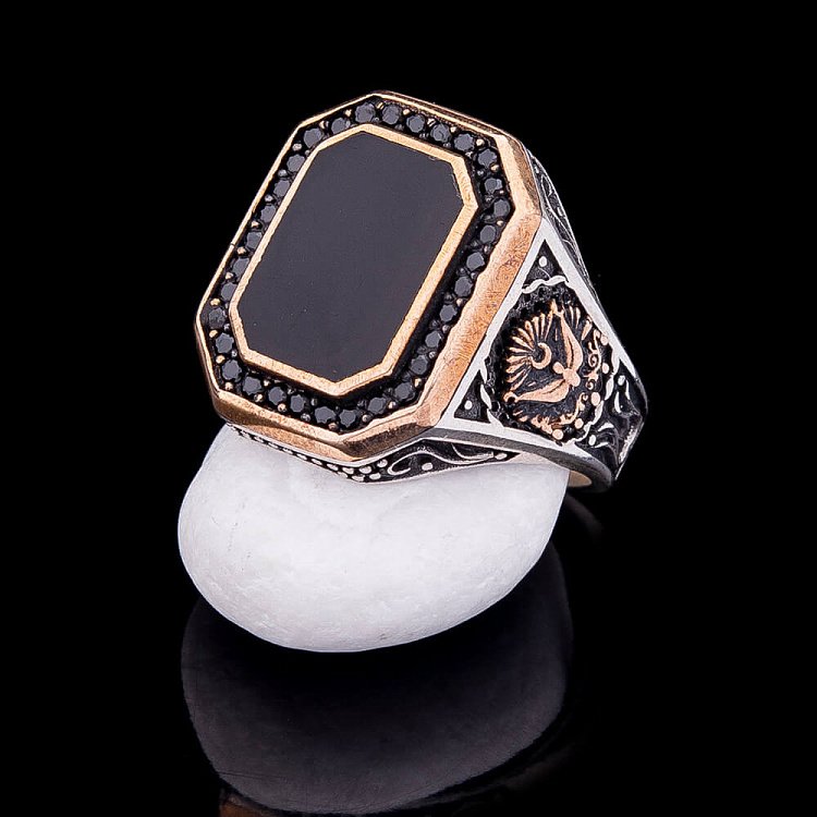 Срібна печатка з емаллю (мідь, фіаніти, родій) 111315 від ювелірного магазину Онікс