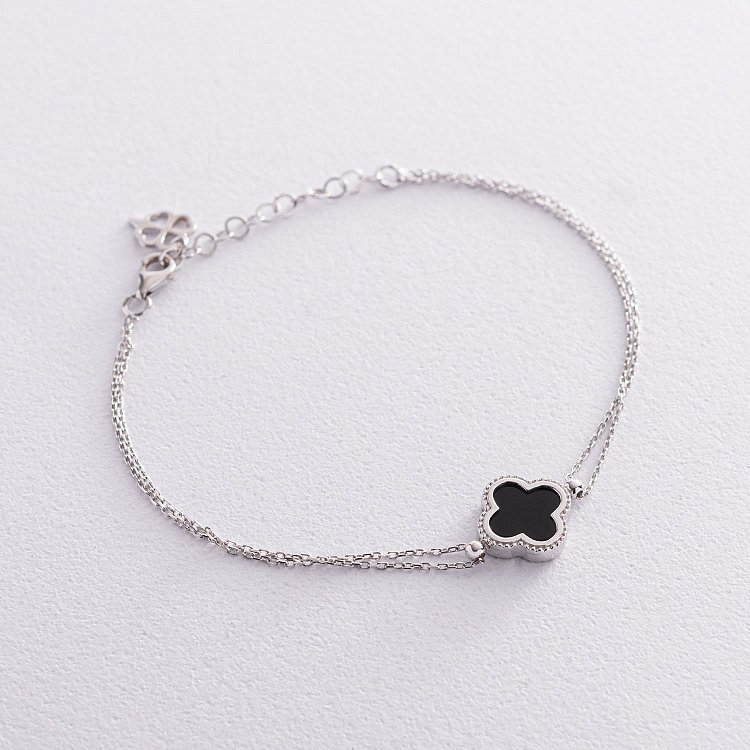 Браслет "Конюшина" в білому золоті (онікс) б04638 від ювелірного магазину Онікс