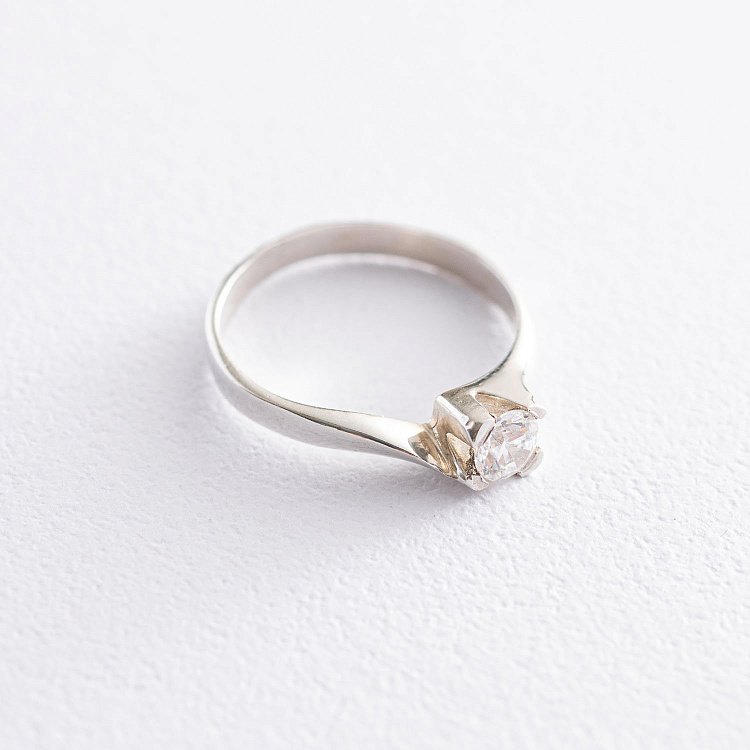 Серебряное кольцо с фианитом 11926 от ювелирного магазина Оникс