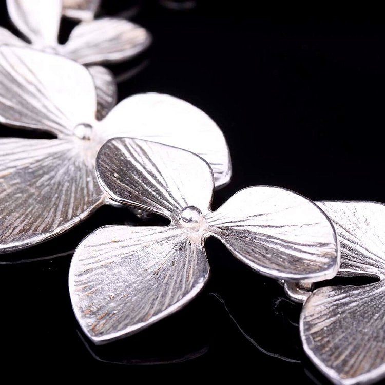 Серебряное колье "Цветочки" 18011 от ювелирного магазина Оникс - 1