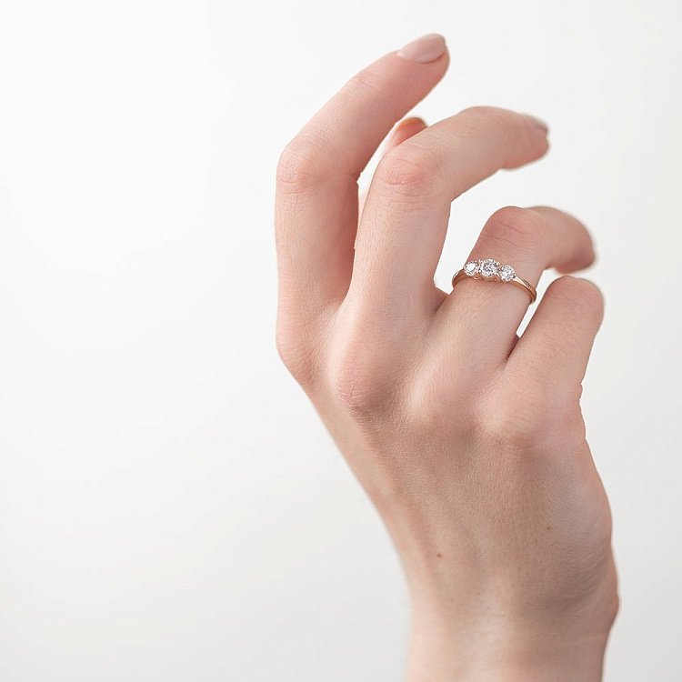 Золотое кольцо с бриллиантами р0353к от ювелирного магазина Оникс - 2