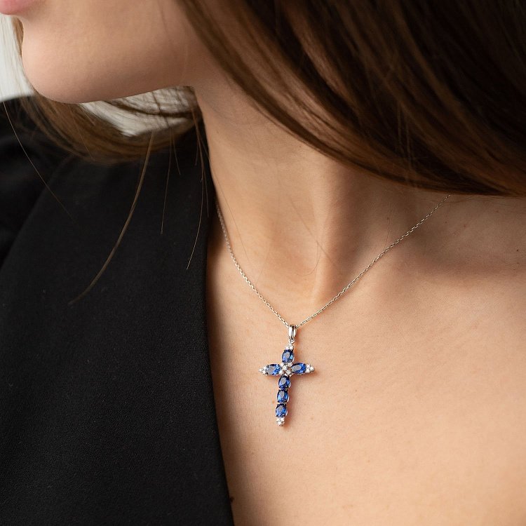 Золотой крест (сапфир, бриллиант) пб0133gm от ювелирного магазина Оникс - 1