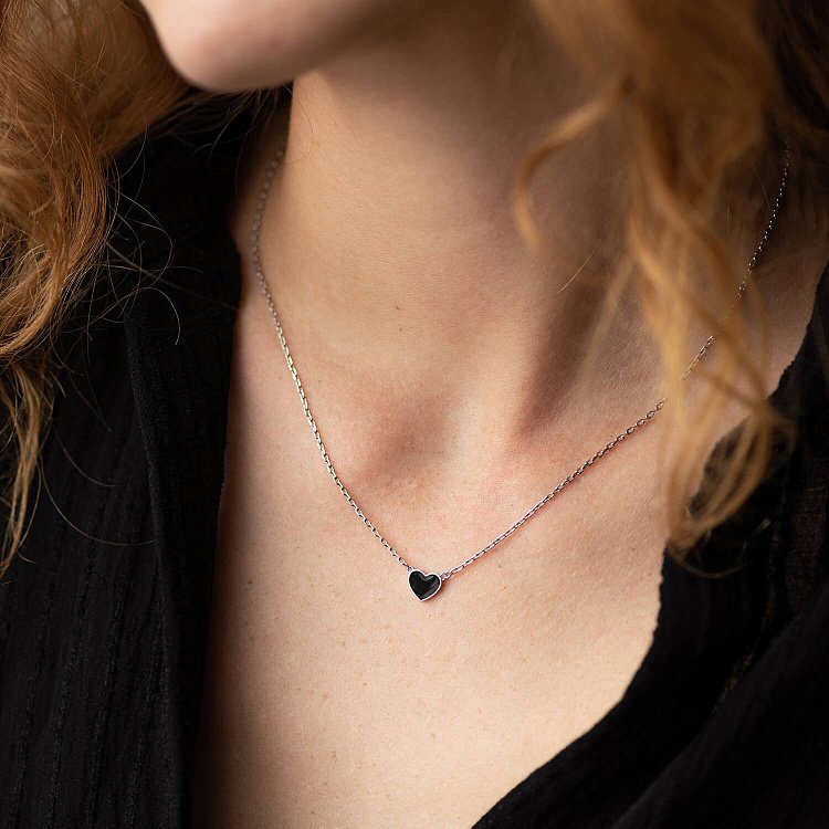 Серебряное колье "Сердечко" (эмаль) OR132040 от ювелирного магазина Оникс - 3