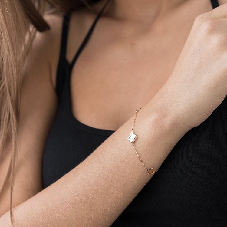 Золотой браслет "Клевер" с перламутром б02150 от ювелирного магазина Оникс