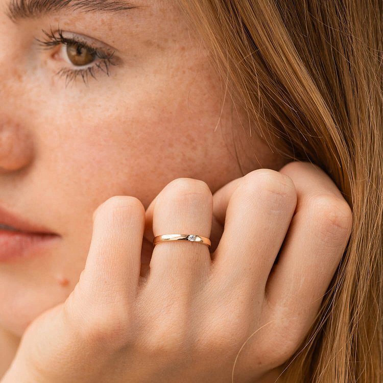 Помолвочное золотое кольцо с фианитом к08159 от ювелирного магазина Оникс - 1