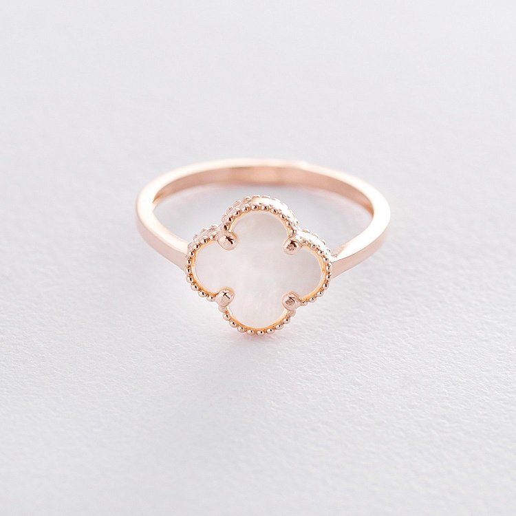 Золота каблучка "Конюшина" (перламутр) к06327 від ювелірного магазину Онікс