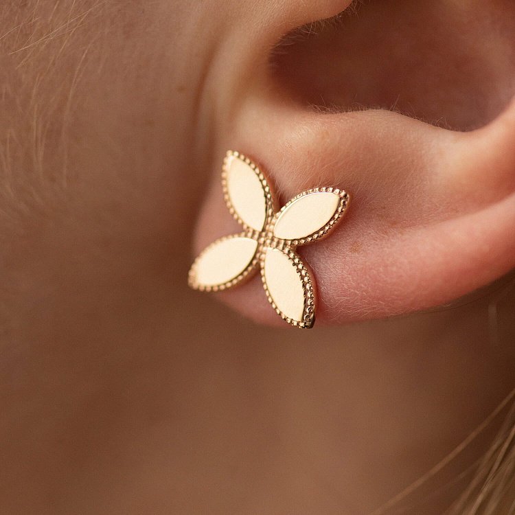 Серьги - пусеты "Клевер" в красном золоте с08511 от ювелирного магазина Оникс - 1