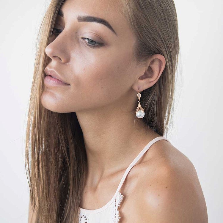 Золоті сережки з штучними перлами і фіанітами с03184 від ювелірного магазину Онікс - 3