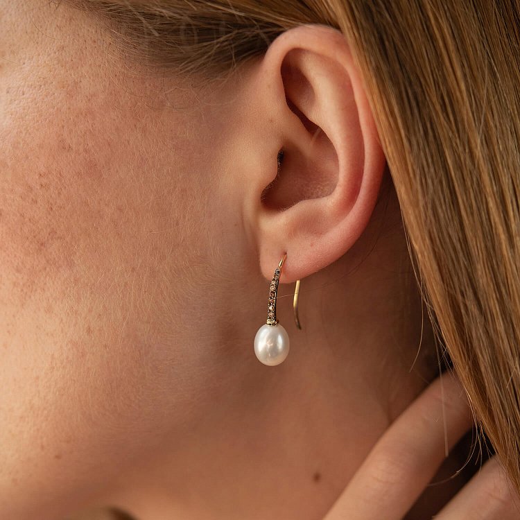 Золотые серьги - петельки "Оливия" с жемчугом и фианитами с08514 от ювелирного магазина Оникс - 3