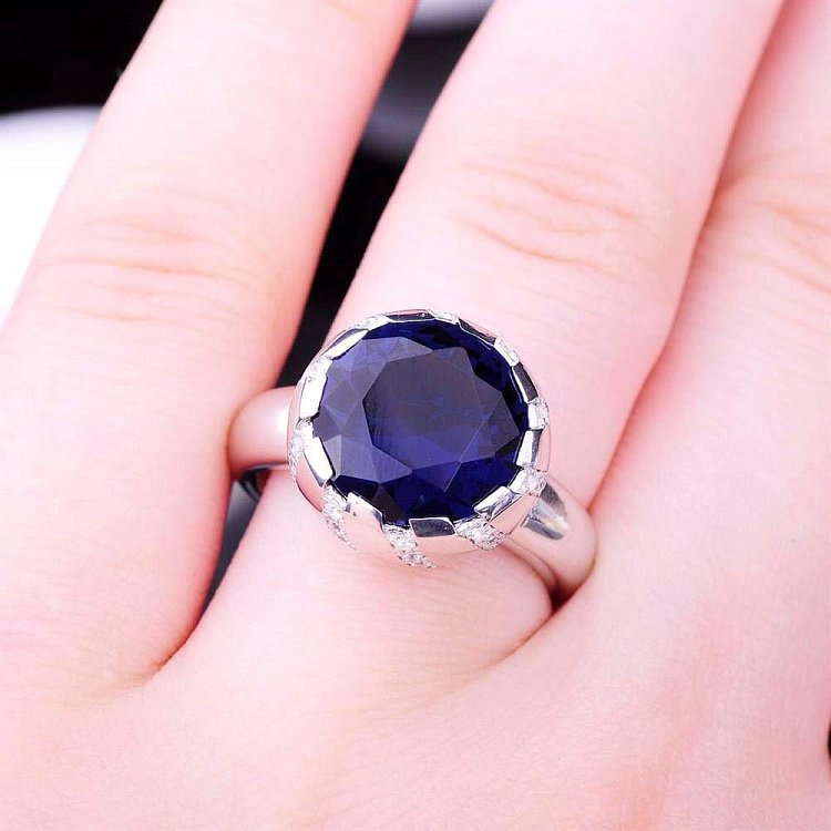 Серебряное кольцо с фианитами 111585 от ювелирного магазина Оникс - 5