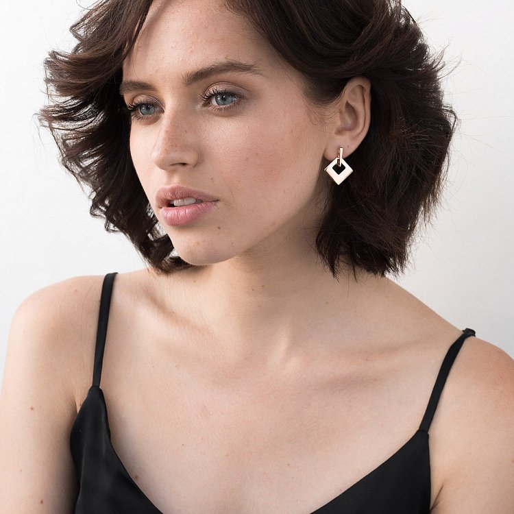 Золотые серьги "Квадратики" с05010 от ювелирного магазина Оникс - 1