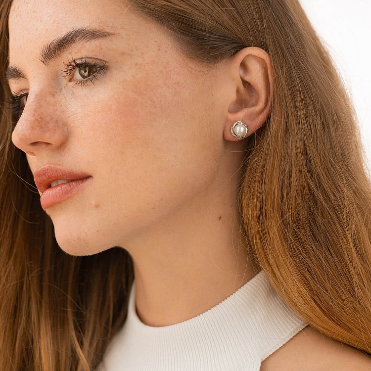 Золоті сережки - пусети з перлами с09079 від ювелірного магазину Онікс - 1