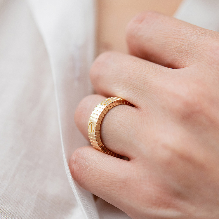 Кольцо "Love" в желтом золоте к08425 от ювелирного магазина Оникс - 1