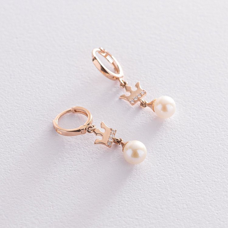 Золоті сережки "Корона" з перлами с06137 від ювелірного магазину Онікс