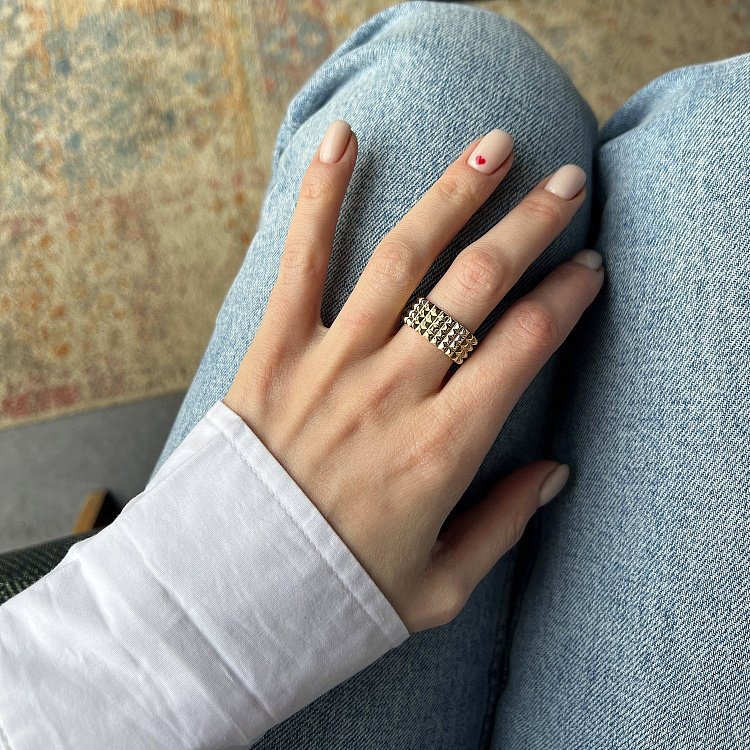 Широка каблучка "Б'янка" у жовтому золоті к07358 від ювелірного магазину Онікс - 8