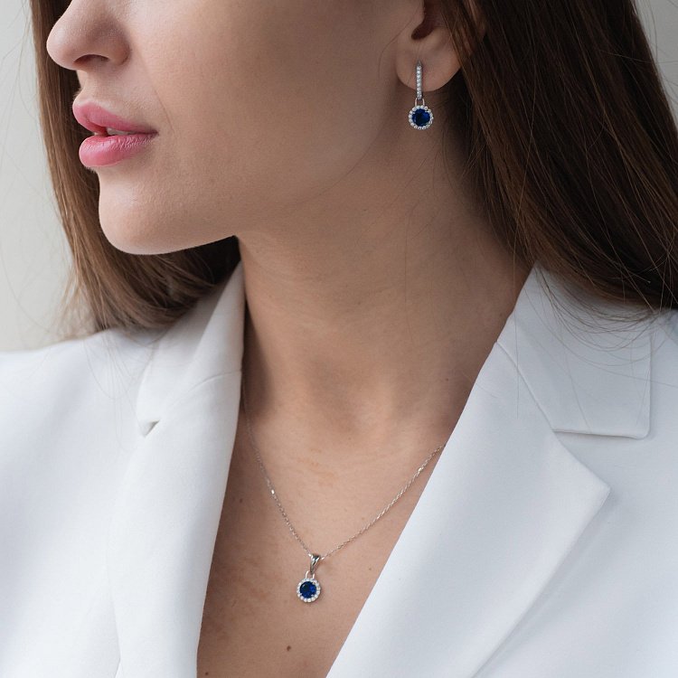 Серебряная подвеска с белыми и синими фианитами 133084 от ювелирного магазина Оникс - 1