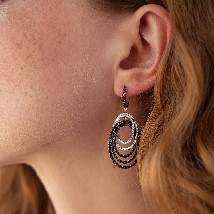 Золоті сережки з білими та чорними діамантами с1074 від ювелірного магазину Онікс - 1