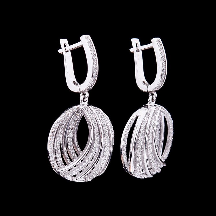 Золотые серьги с фианитами с02625 Золотые серьги с фианитами с02625 от ювелирного магазина Оникс