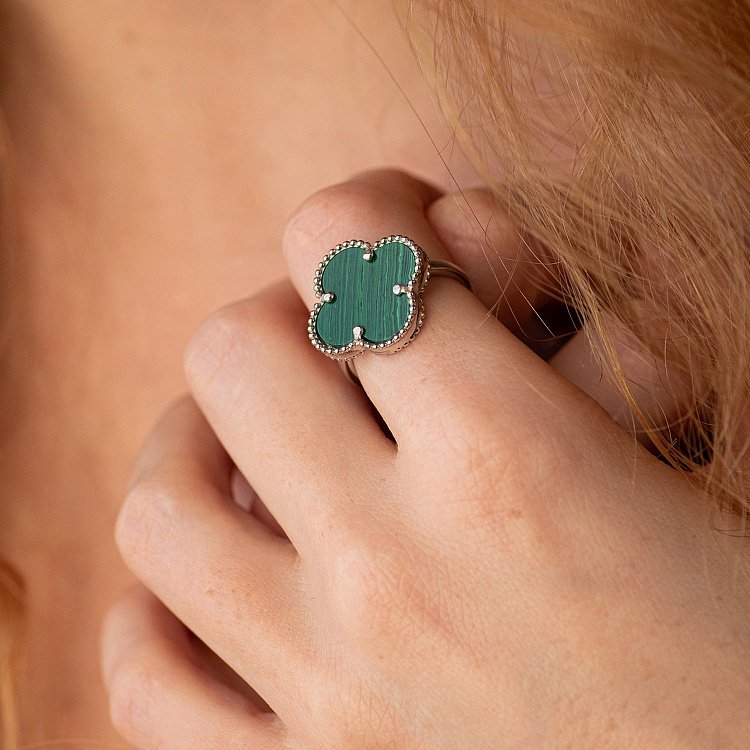 Срібна каблучка "Конюшина" (синт. малахіт) 112774 від ювелірного магазину Онікс - 3