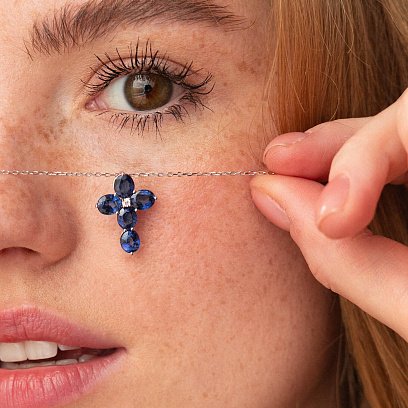 Золотой крестик с бриллиантом и сапфирами пб0285nl