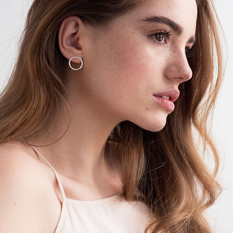 Срібні сережки "Мерехтіння" (1.6 см) 122707 від ювелірного магазину Онікс - 1