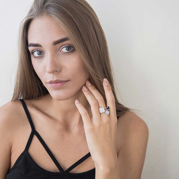 Серебряное кольцо "Бабочка и клевер" с ониксом и фианитами 111772 от ювелирного магазина Оникс - 3