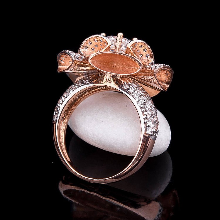 Золотое кольцо "Цветочек" с фианитами к04098 - 1 Золотое кольцо "Цветочек" с фианитами к04098 от ювелирного магазина Оникс - 1