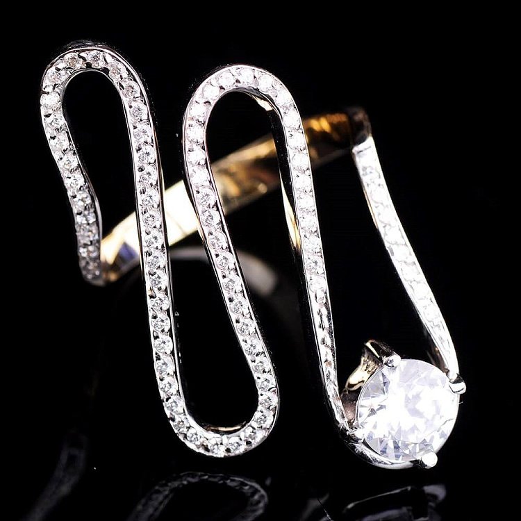 Женское кольцо из белого и желтого  золота с фианитами к02419 от ювелирного магазина Оникс