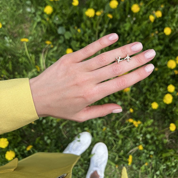 Золотые серьги-пусеты "Самолетик" с06676 от ювелирного магазина Оникс - 2