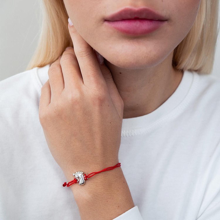 Браслет с красной нитью "Ножка младенца" 141112 от ювелирного магазина Оникс - 1
